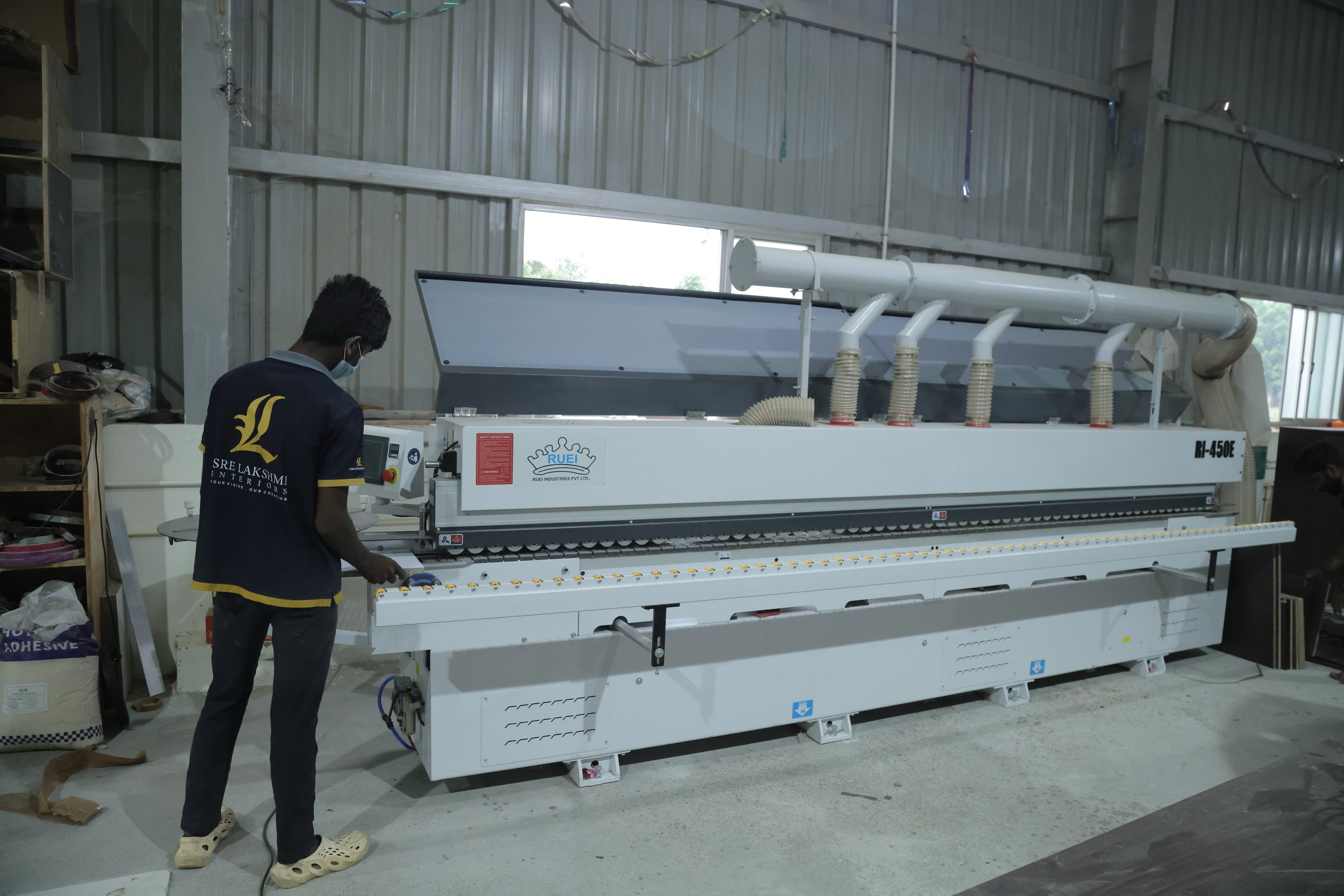 Sri Lakshmi operator using RUEI edge banding machine